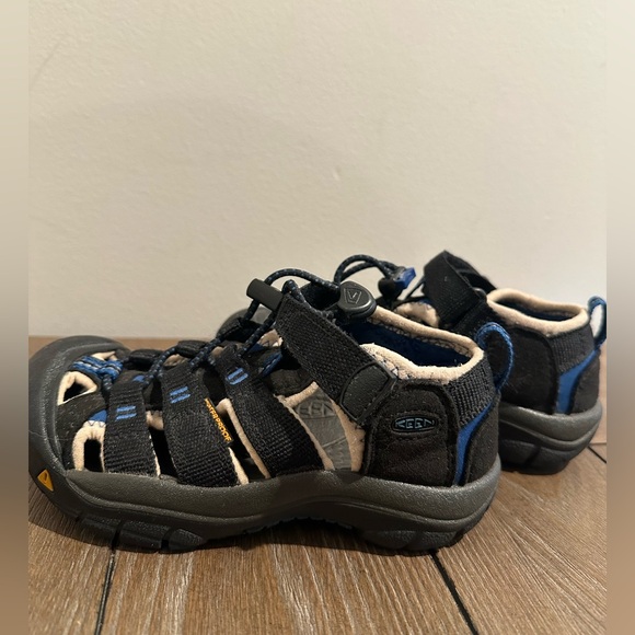 KEEN Youth Boys Size 11 Newport H2 water hiking shoes sandals black - Picture 3 of 7